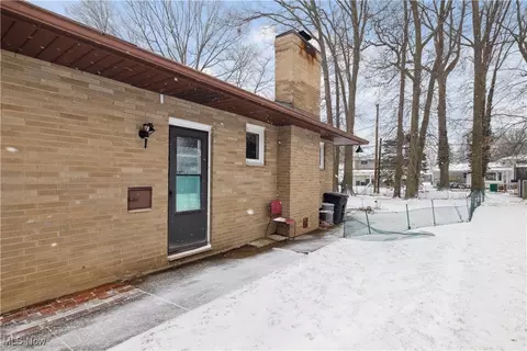 Exterior - 992 E Decker Dr, Seven Hills, OH 44131 photo 4 of 4