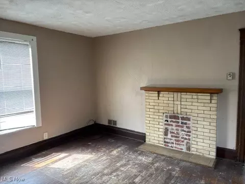 Living - 313 Clark St, Flushing, OH 43977 photo 3 of 4
