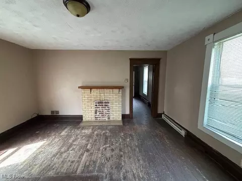 Living - 313 Clark St, Flushing, OH 43977 photo 2 of 4