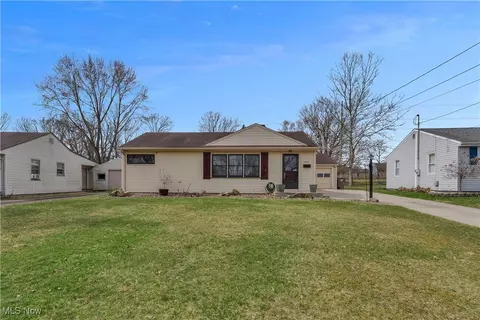 2702 Brunswick Rd, Youngstown, OH 44511
