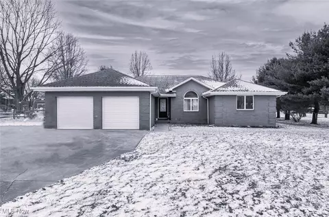 1055 Colonial Dr, Salem, OH 44460