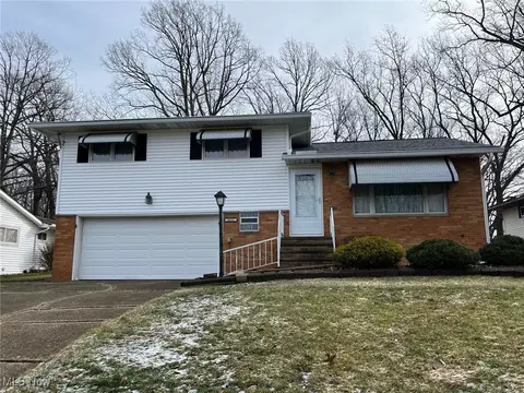 6411 W 54th St, Parma, OH 44129