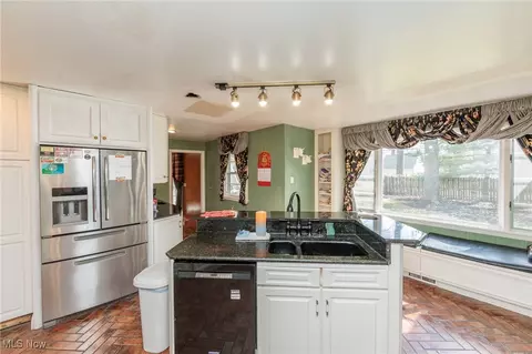 315 Vassar Ave, Elyria, OH 44035 photo 4