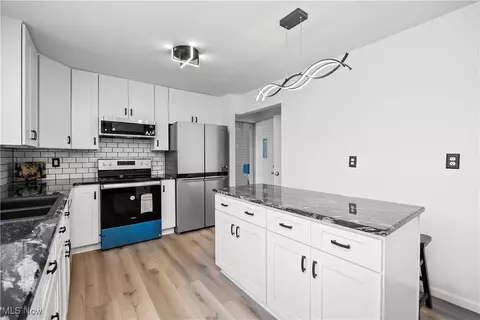 Kitchen - 690 Abbe Rd N, Elyria, OH 44035 photo 2 of 5
