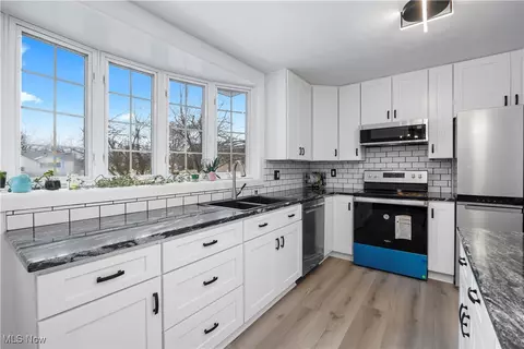 Kitchen - 690 Abbe Rd N, Elyria, OH 44035 photo 3 of 5