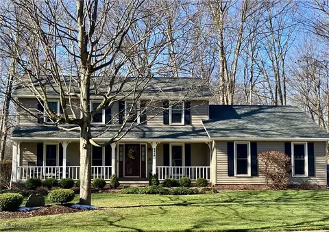 2916 Laurel Woods Blvd, Stow, OH 44224