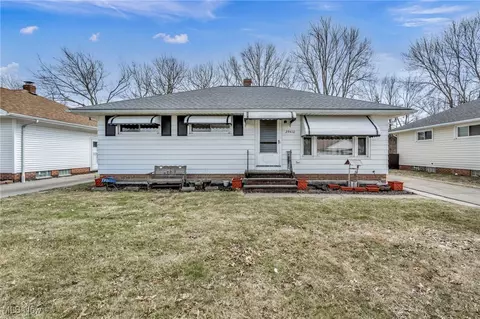 29410 Shaker Dr, Wickliffe, OH 44092