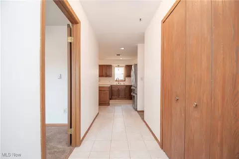 Entry Way - 618 Angiline Dr, Boardman, OH 44512 photo 2 of 4