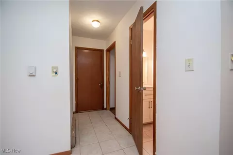 Entry Way - 618 Angiline Dr, Boardman, OH 44512 photo 4 of 4