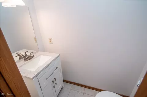 Bath - 618 Angiline Dr, Boardman, OH 44512 photo 1 of 4