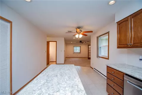 Entry Way - 618 Angiline Dr, Boardman, OH 44512 photo 3 of 4