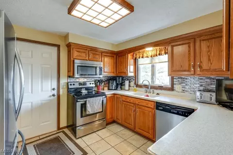 Kitchen - 702 Eckard Rd, Dalton, OH 44618 photo 2 of 4