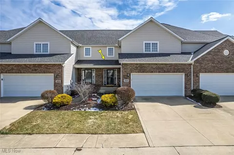 1413 Spyglass Hill Dr, Brunswick, OH 44212