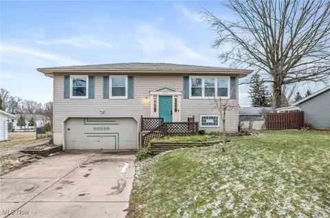 4565 Plumbrook Dr, Canfield, OH 44406