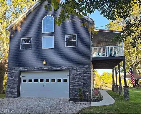 11 Happy Valley Ln, Parkersburg, WV 26104