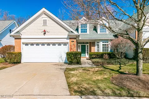 211 Rosebury Ct, Mayfield Heights, OH 44124