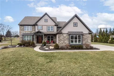 6252 Highland Green Dr, Medina, OH 44256