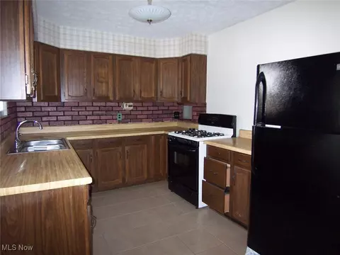2127 E 39th St, Lorain, OH 44055 photo 7