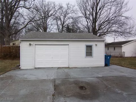 2127 E 39th St, Lorain, OH 44055 photo 4