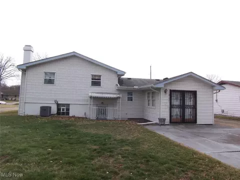 2127 E 39th St, Lorain, OH 44055 photo 3