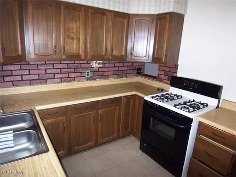 2127 E 39th St, Lorain, OH 44055 photo 9