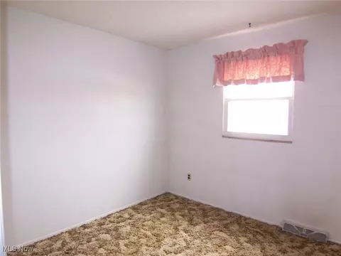 2127 E 39th St, Lorain, OH 44055 photo 19