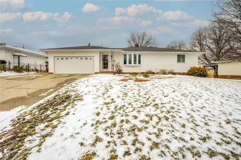 1680 Green Acres Dr, Parma, OH 44134