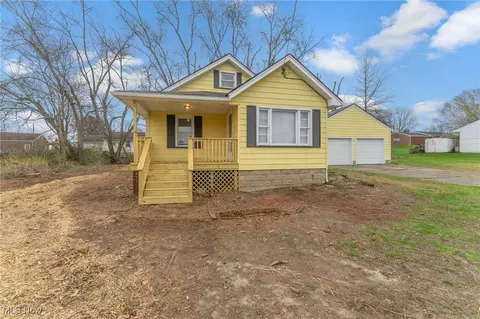 599 Karolina Dr, Campbell, OH 44405