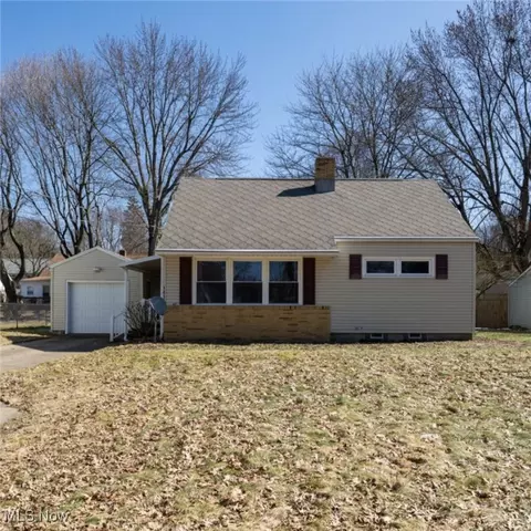 1416 Castlewood Ave SW, North Canton, OH 44720