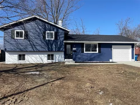 32871 Edward Ave, Eastlake, OH 44095