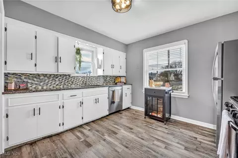 6002 Forest Ave, Parma, OH 44129 photo 3
