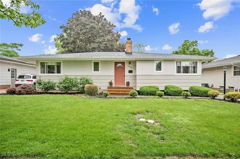 6270 Springwood Rd, Parma Heights, OH 44130