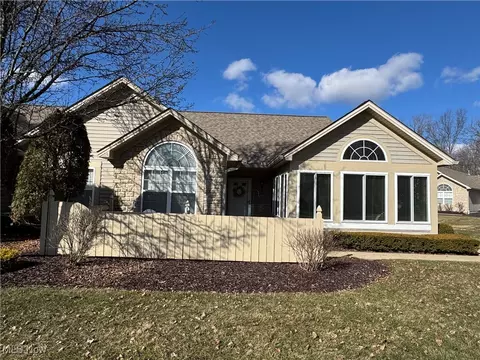 1803 Timberline Dr, Columbiana, OH 44408