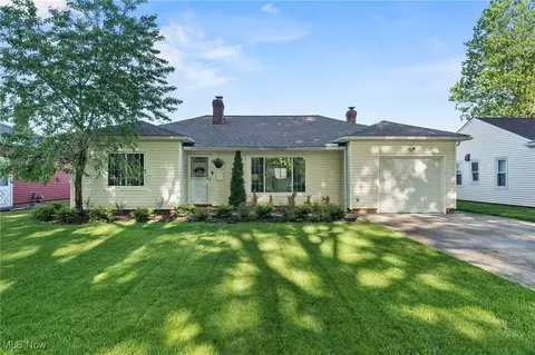 6812 Oakwood Rd, Parma Heights, OH 44130