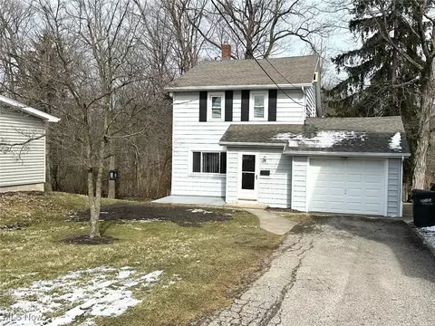 105 Palmetto Ave, Bedford, OH 44146