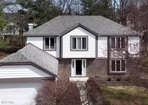 18345 Heritage Trl, Strongsville, OH 44136