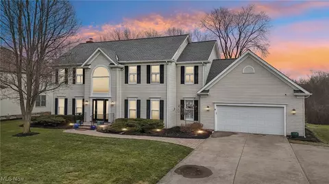 6985 Navajo Trl, Solon, OH 44139