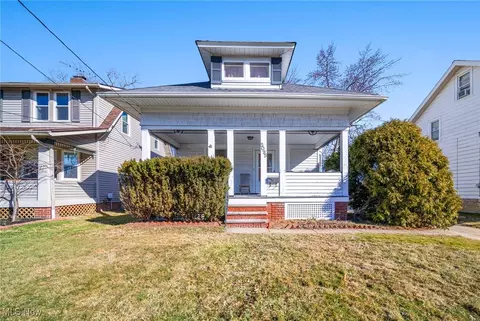 5095 Oakmont Dr, Lyndhurst, OH 44124