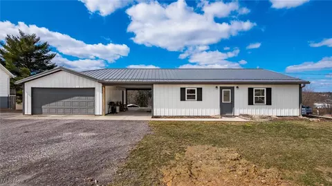 3025 Shaw Rd, Zanesville, OH 43701