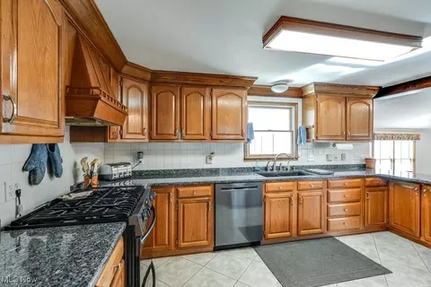 4220 Lake Heights Rd NW, Canton, OH 44708 photo 12