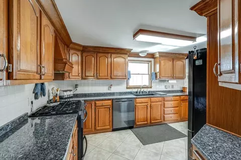 4220 Lake Heights Rd NW, Canton, OH 44708 photo 9