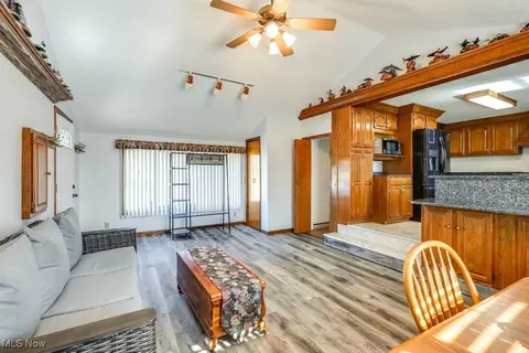 4220 Lake Heights Rd NW, Canton, OH 44708 photo 3
