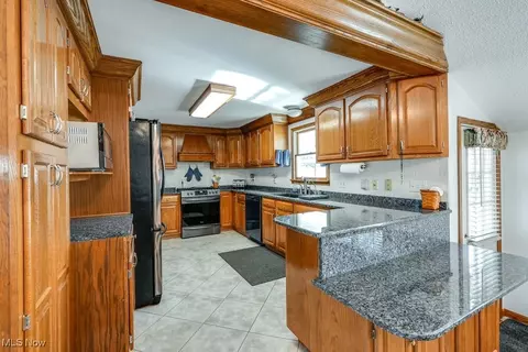 4220 Lake Heights Rd NW, Canton, OH 44708 photo 13