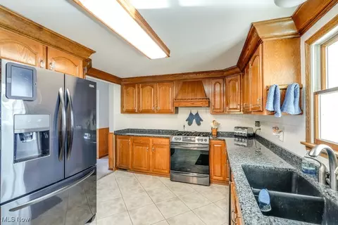 4220 Lake Heights Rd NW, Canton, OH 44708 photo 10