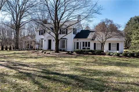 4698 Logan Way, Hubbard, OH 44425