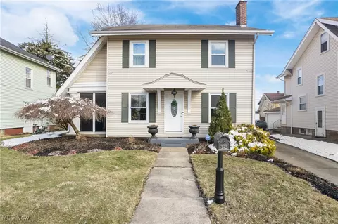 Exterior - 262 Bellflower Ave NW, Canton, OH 44708 photo 2 of 6