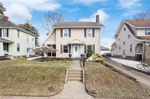 262 Bellflower Ave NW, Canton, OH 44708