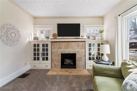 Living - 262 Bellflower Ave NW, Canton, OH 44708 photo 2 of 3