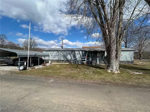 43 Front Dr, New Matamoras, OH 45767
