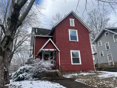1449 Shriver Ave NE, Canton, OH 44705